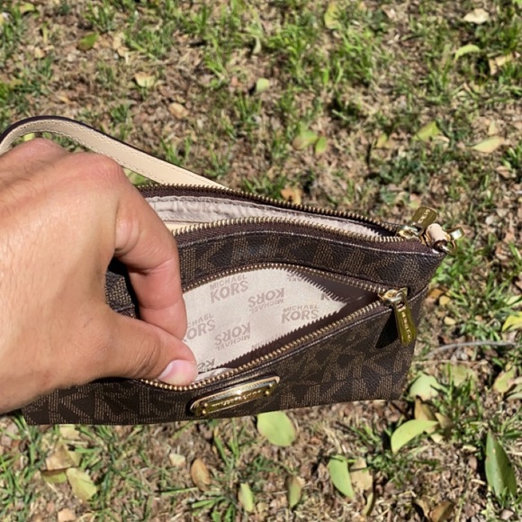 Michael Kors handbag - Picture 3 of 5